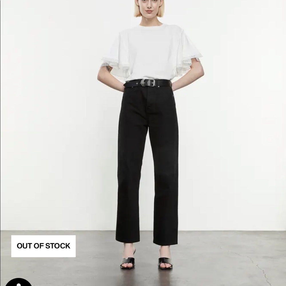 STRAIGHT-CUT BLACK JEANS WITH HIGH WAIST